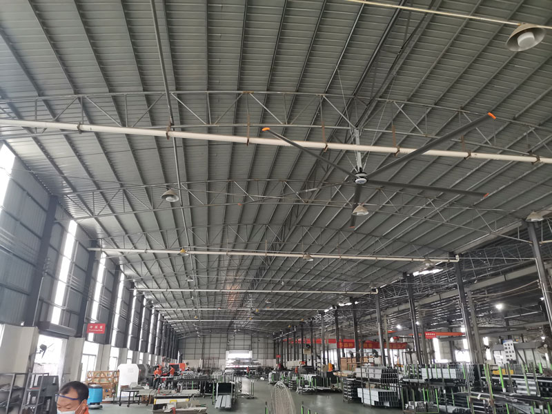 工廠車間安裝大中型工業(yè)大風扇,環(huán)保節(jié)能工業(yè)排氣扇
