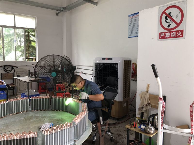 各大型廠房車間都配置工業(yè)冷風(fēng)機，通風(fēng)降溫效果沒話說