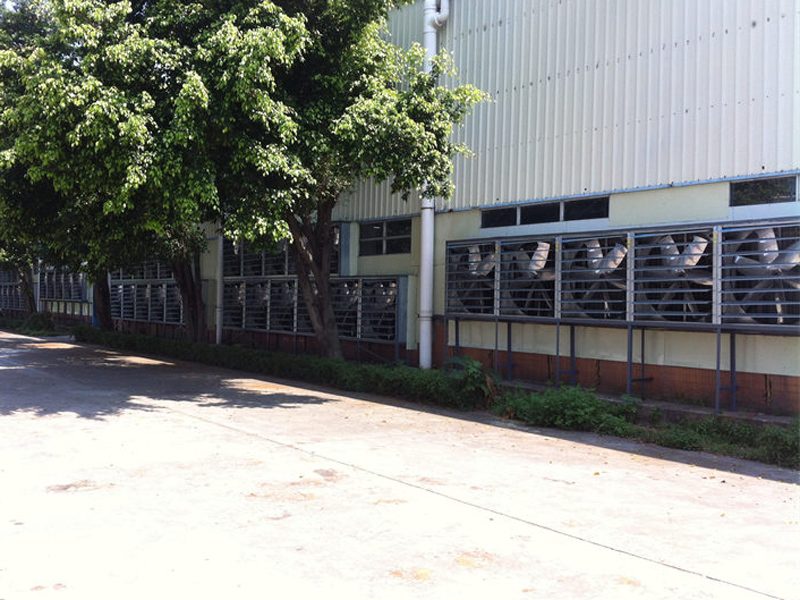 負(fù)壓風(fēng)機(jī)搭配水簾一起通風(fēng)降溫的優(yōu)勢在哪里？