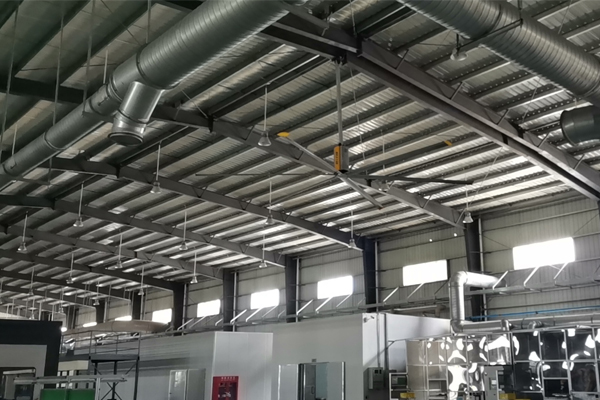運用工業(yè)吊扇與環(huán)?？照{(diào)來給車間降溫，你試過嗎？