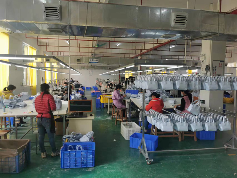 怎么用環(huán)?？照{(diào)幫助服裝生產(chǎn)廠房車(chē)間去通風(fēng)降溫？